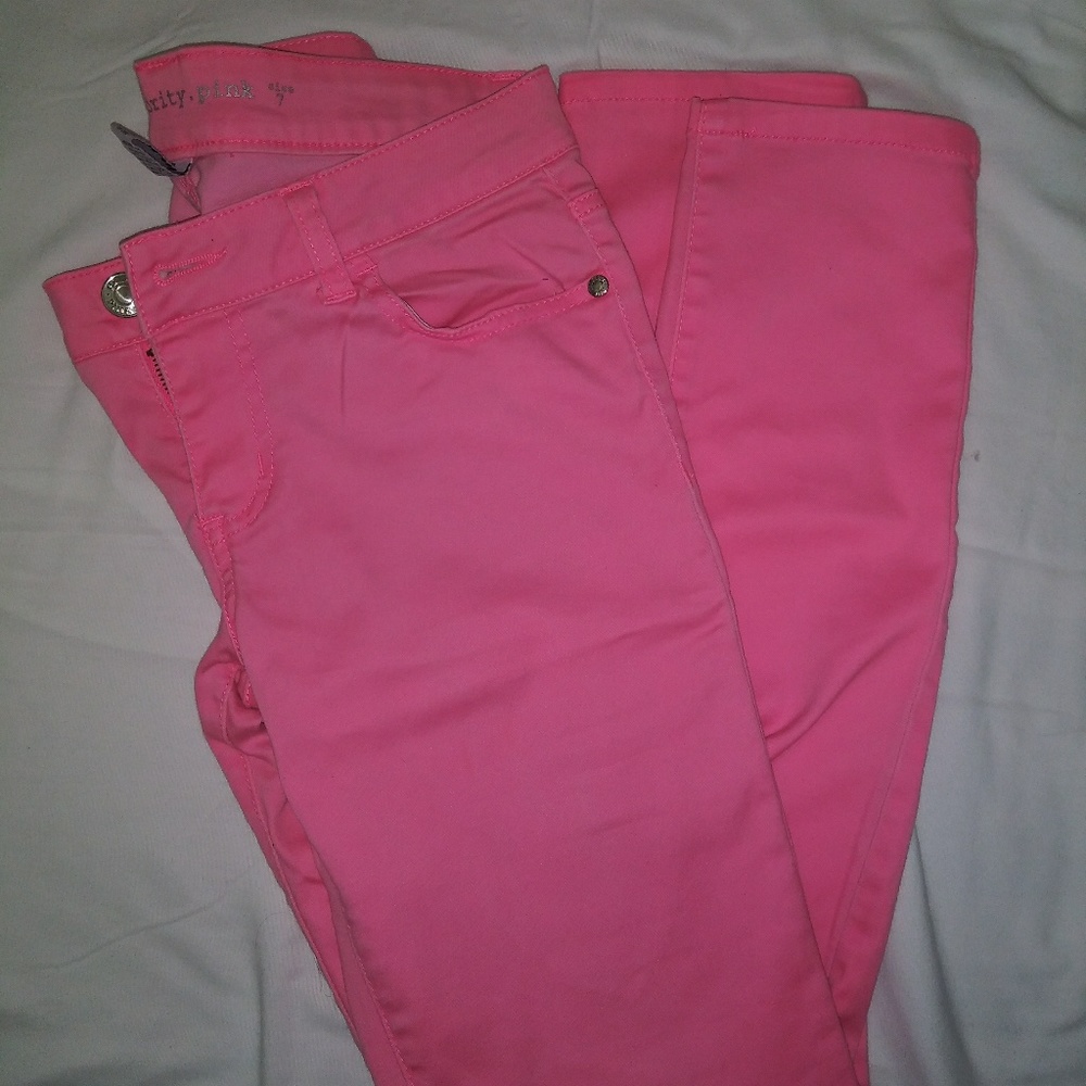 Hot pink jeans size 7 🤩